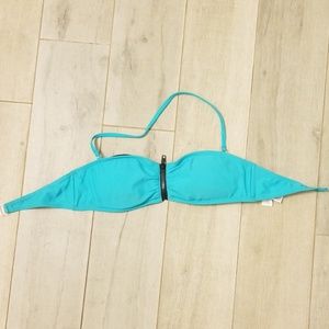 Bikini top with zipper